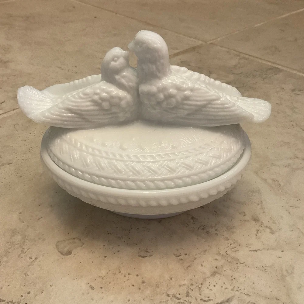 Westmoreland Milk Glass Love Birds Kissing Doves Basketweave Candy Dish Vintage